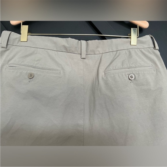 Vineyard Vines (2) Men's On-The-Go Tan & Blue Shorts 36 - Picture 6 of 10